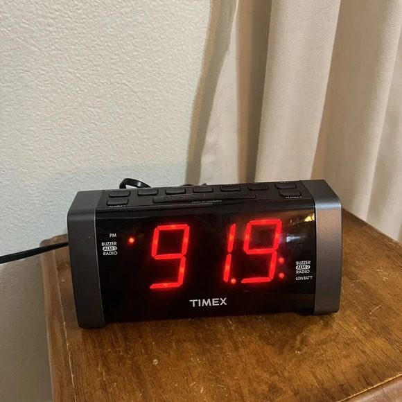 Timex Alarm Clock Radio T235Y Digital 12 Hour Clock With 2 Alarms Working AUX - Picture 7 of 16